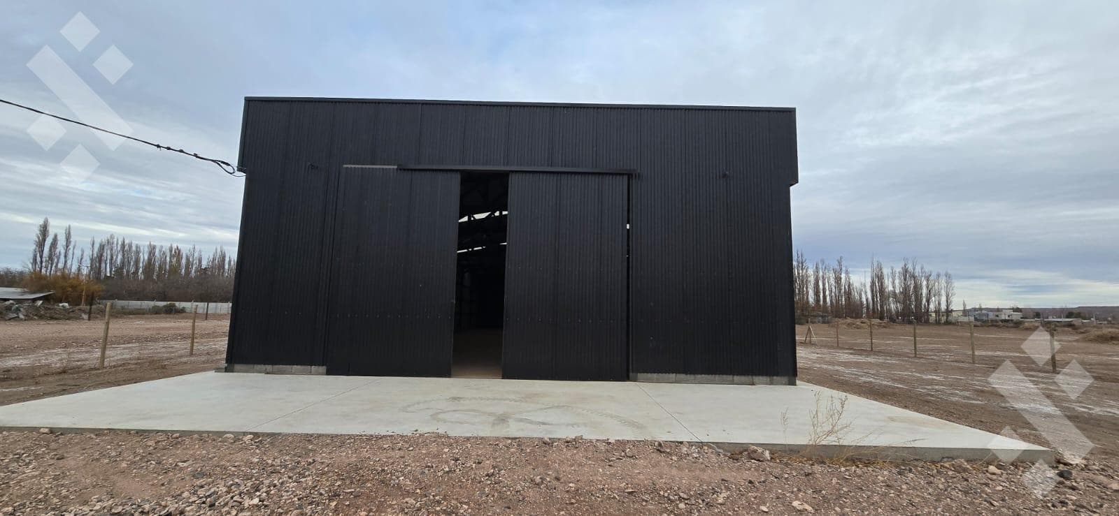 420 m² Warehouse for Rent - On Trenque Lauquen Street - Neuquén City