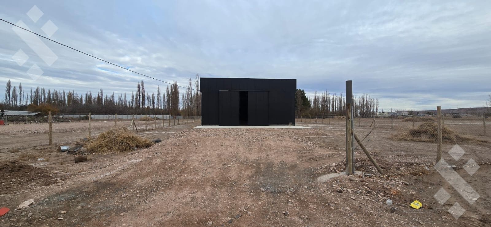 420 m² Warehouse for Rent - On Trenque Lauquen Street - Neuquén City
