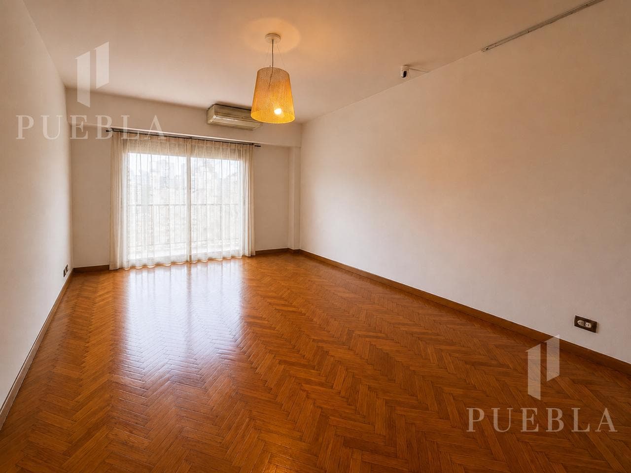 3-ROOM APARTMENT PLUS UTILITY ROOM FOR SALE IN AVELLANEDA WITH OPTIONAL GARAGE; QUALIFIES FOR A LOAN
