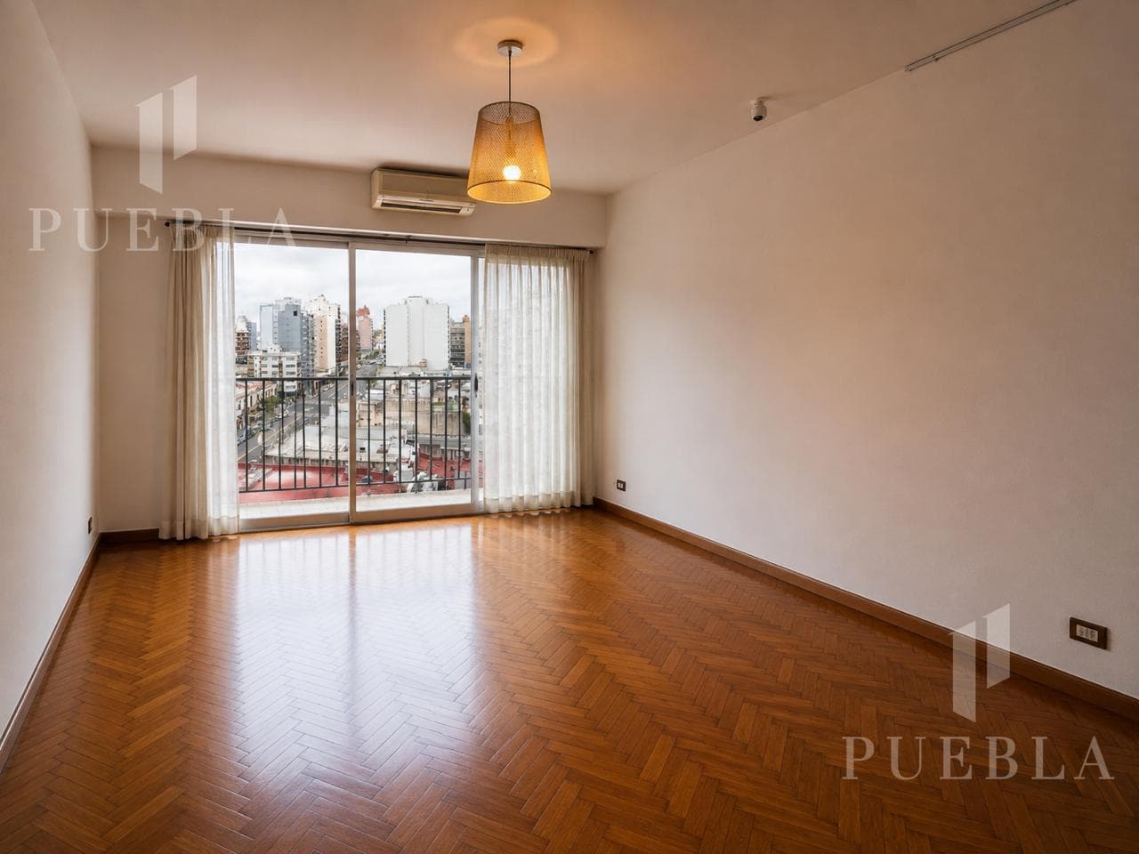3-ROOM APARTMENT PLUS UTILITY ROOM FOR SALE IN AVELLANEDA WITH OPTIONAL GARAGE; QUALIFIES FOR A LOAN