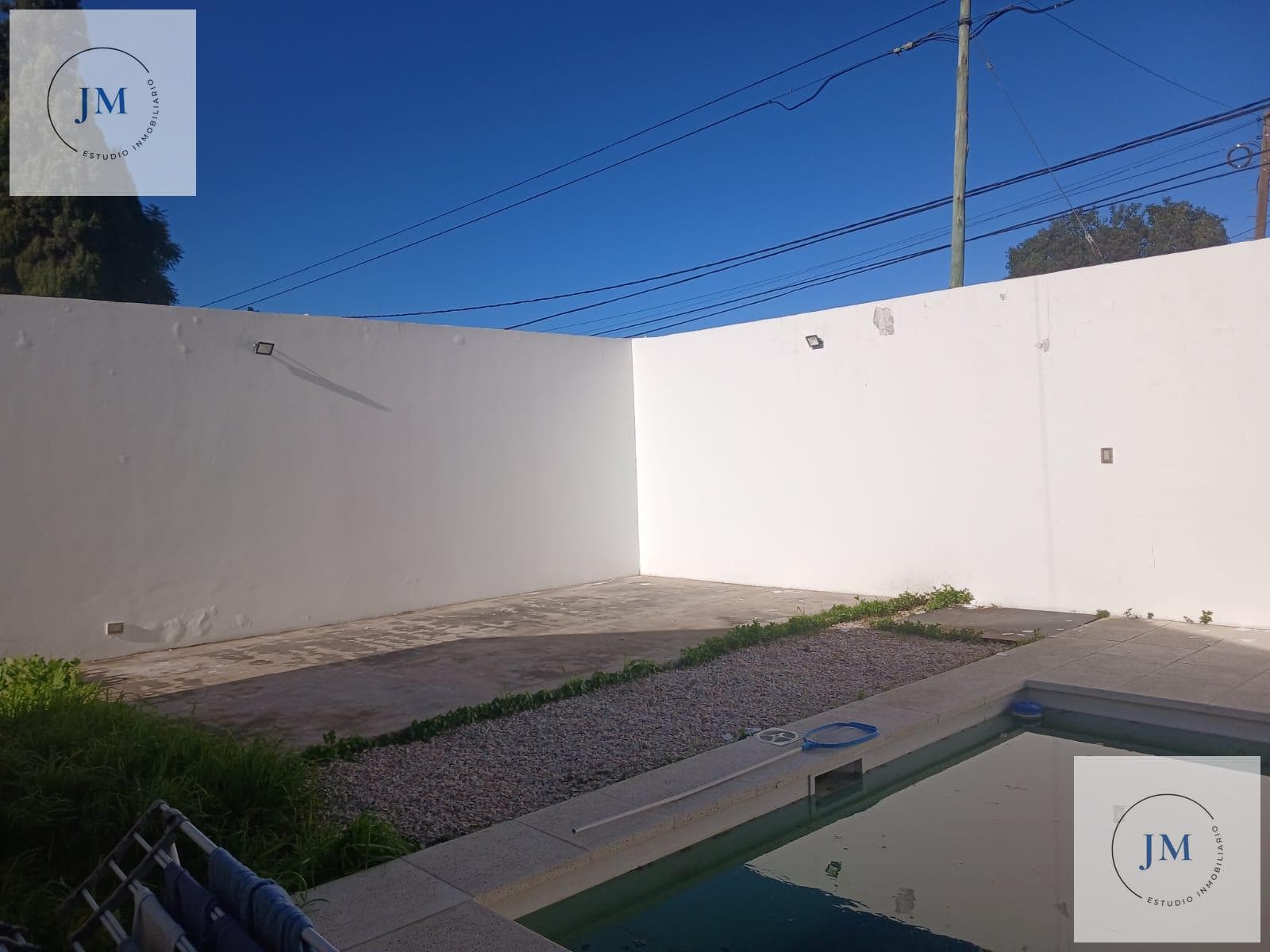 Beautiful house with a pool and plenty of space in Paso del Rey