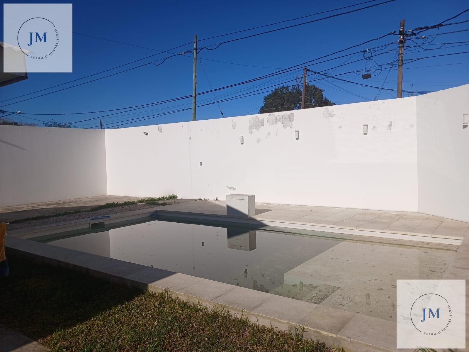 Beautiful house with a pool and plenty of space in Paso del Rey