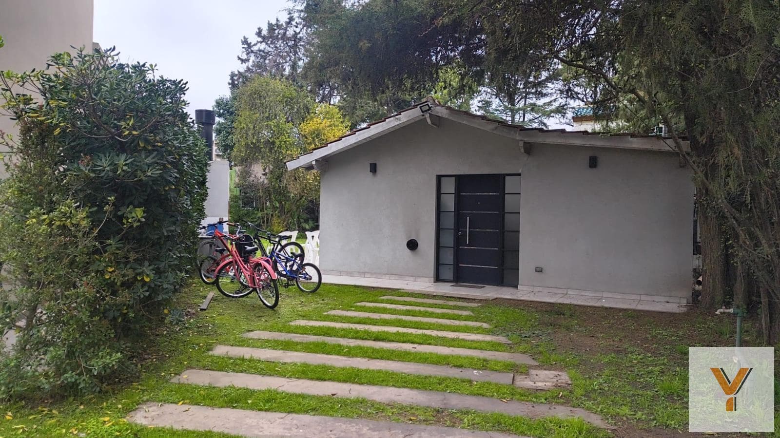 House for Sale - 2 Bedrooms, 2 Bathrooms - 381 m - Ezeiza