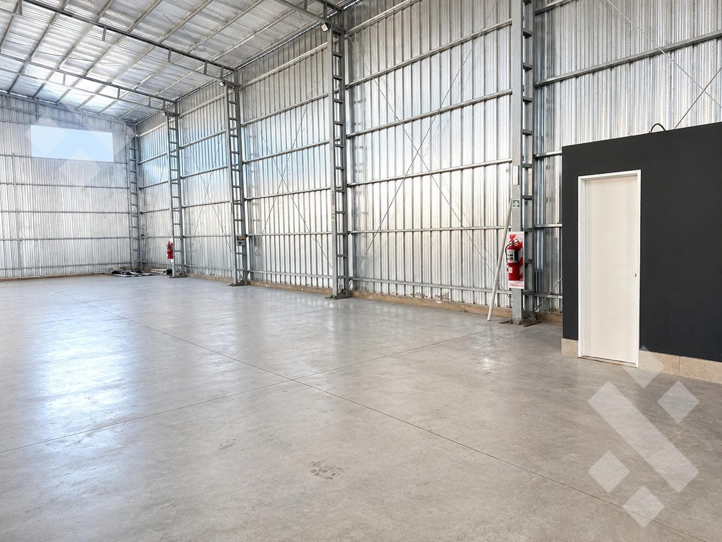 350-square-meter warehouse for RENT in the Cipolletti Industrial Park