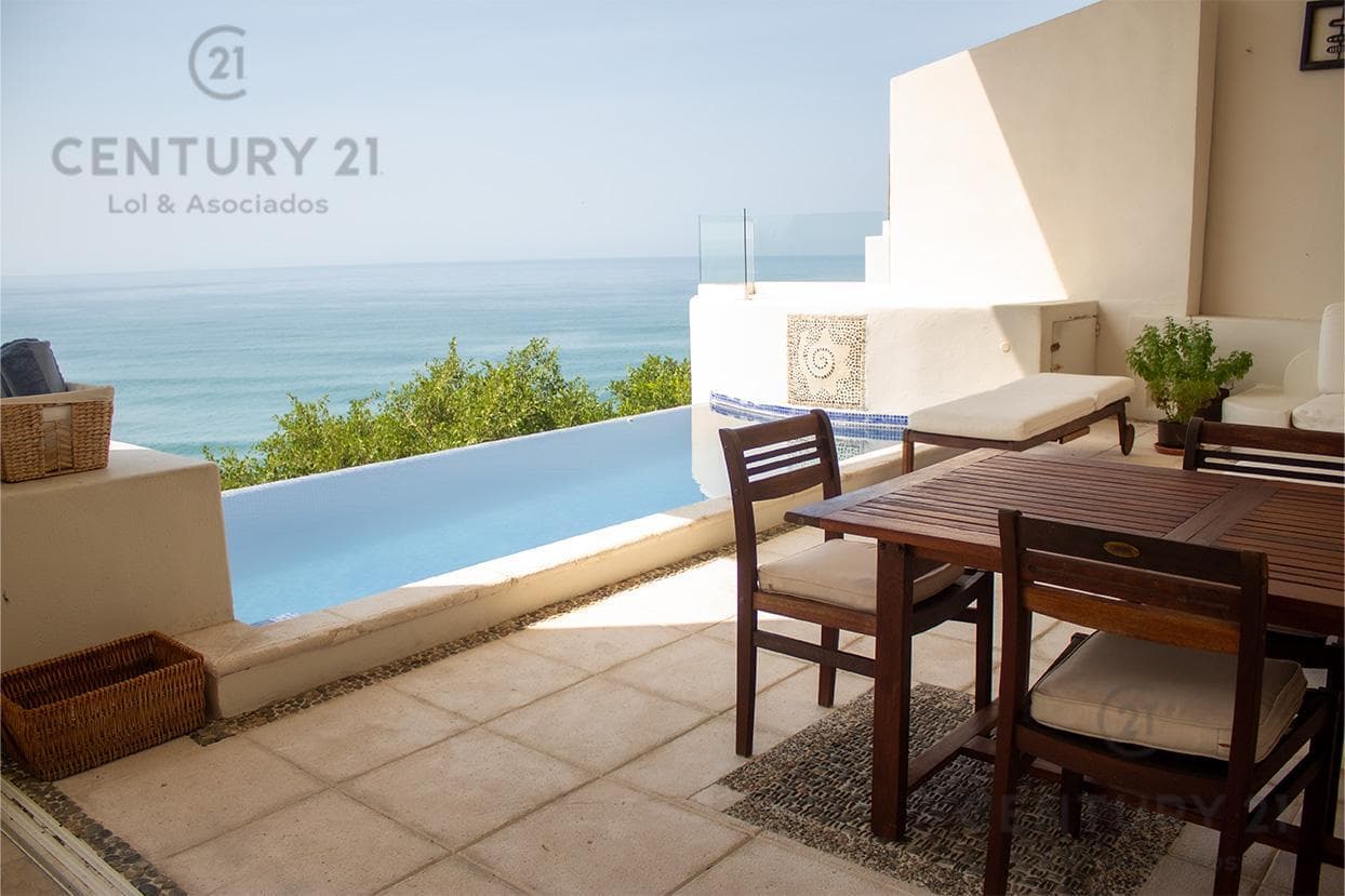 Villa for Sale with Ocean Views and Direct Beach Access in Real Diamante