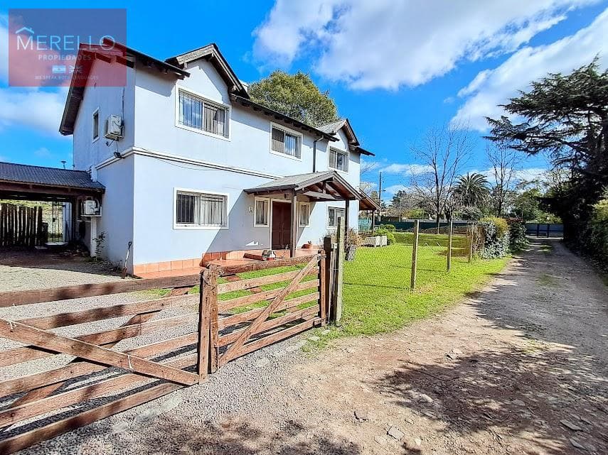 House with a pool and large garden, short-term rental
