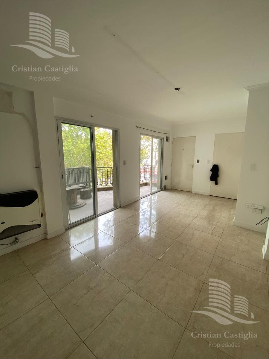 3-Room Apartment with Front-Facing Balcony for Rent - San Fernando
