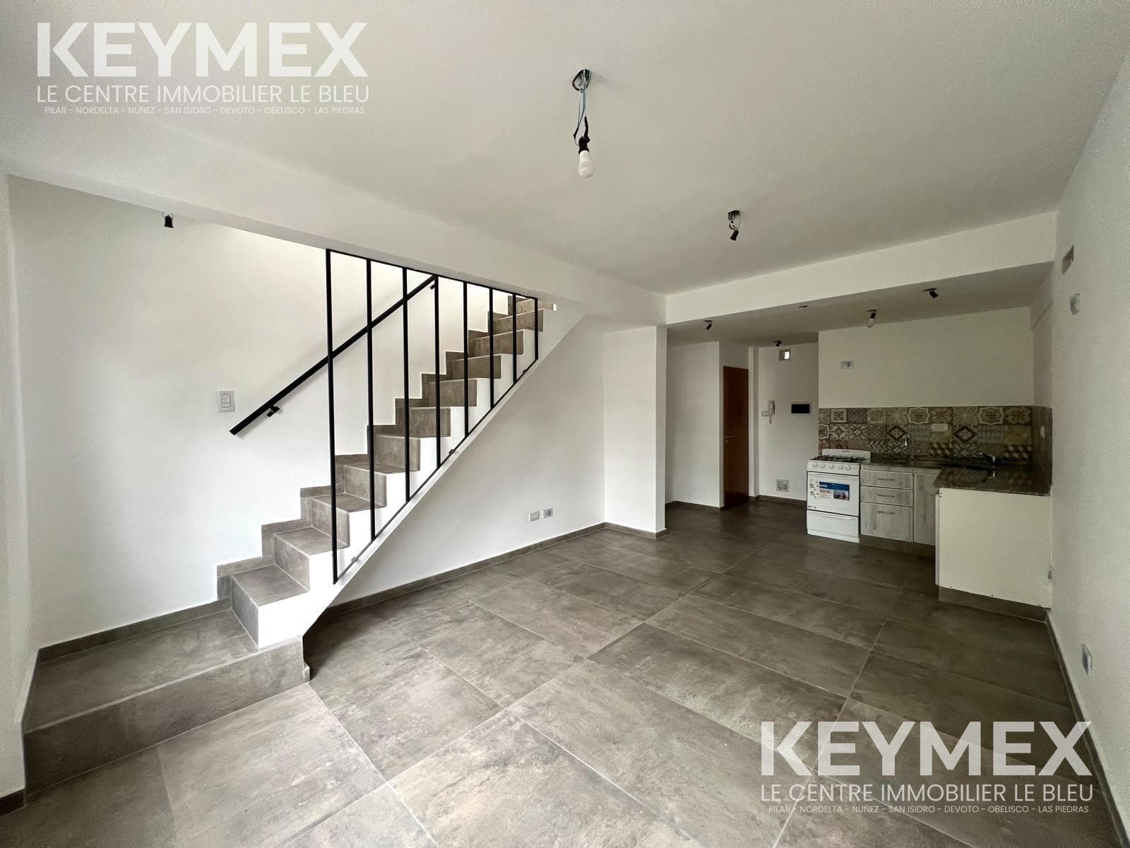 2-story apartment, 2 rooms, 2 bathrooms, front-facing window, Villa Luro. QUALIFIES FOR A LOAN. BRAND-NEW!