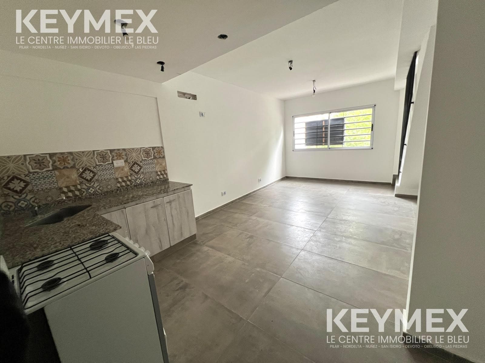 2-story apartment, 2 rooms, 2 bathrooms, front-facing window, Villa Luro. QUALIFIES FOR A LOAN. BRAND-NEW!