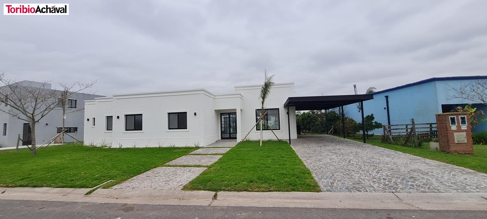 Brand-new house overlooking the lagoon in the San Matías neighborhood