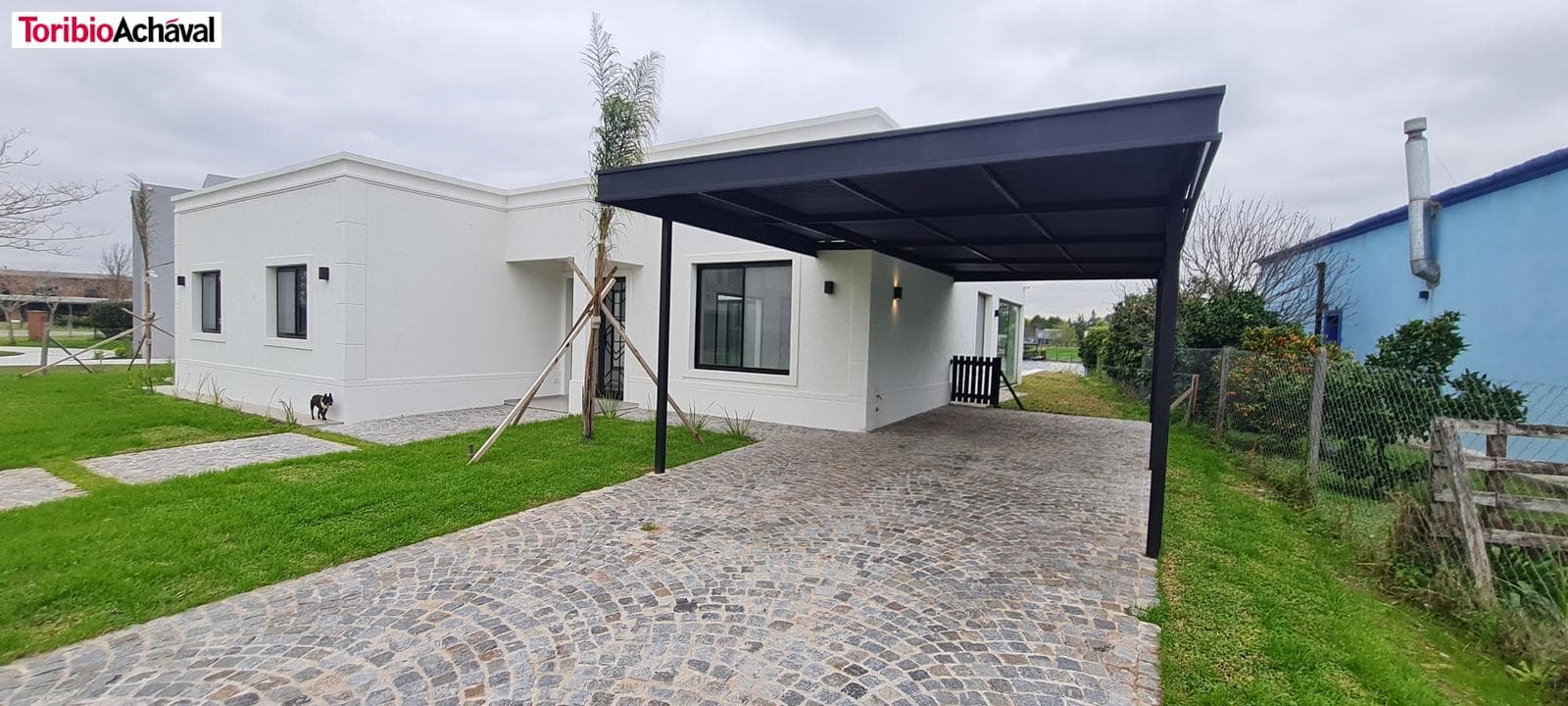 Brand-new house overlooking the lagoon in the San Matías neighborhood