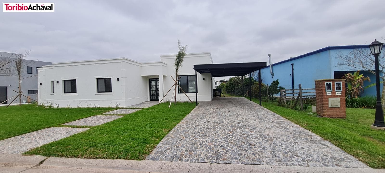 Brand-new house overlooking the lagoon in the San Matías neighborhood