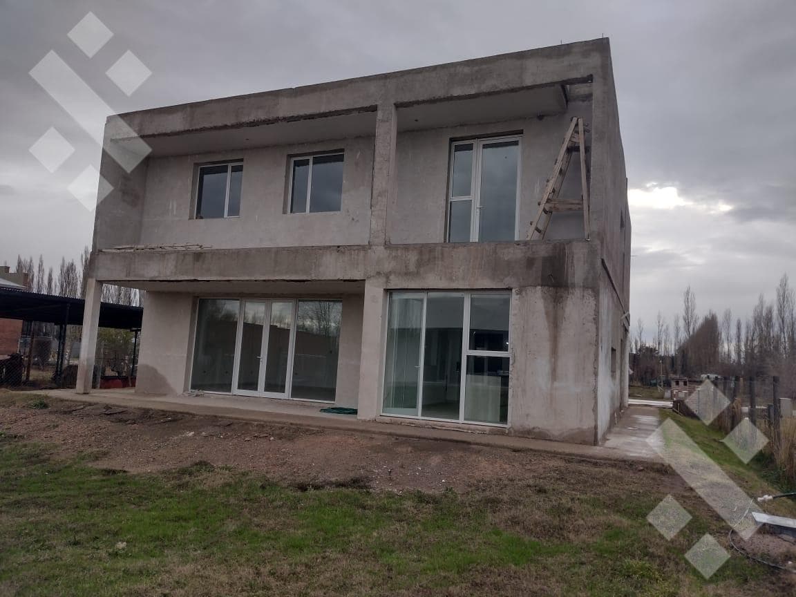 FOR SALE: House in the Los Cadenales Neighborhood - 5 bedrooms