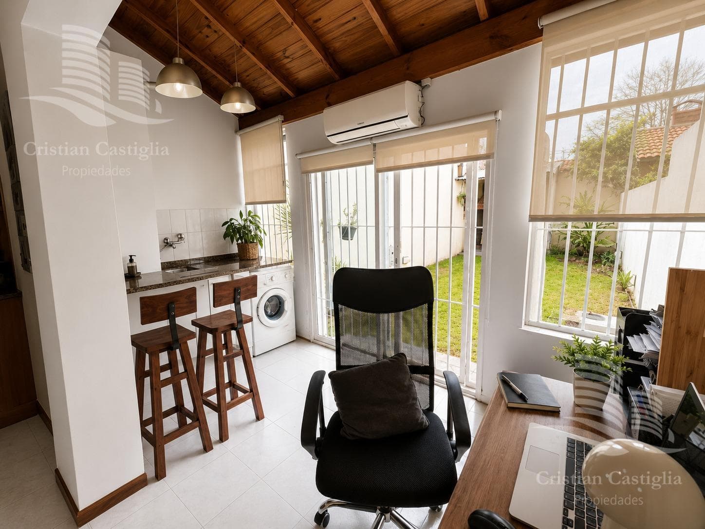 4-Room Duplex-Style House with Garden and Grill in Villa Adelina