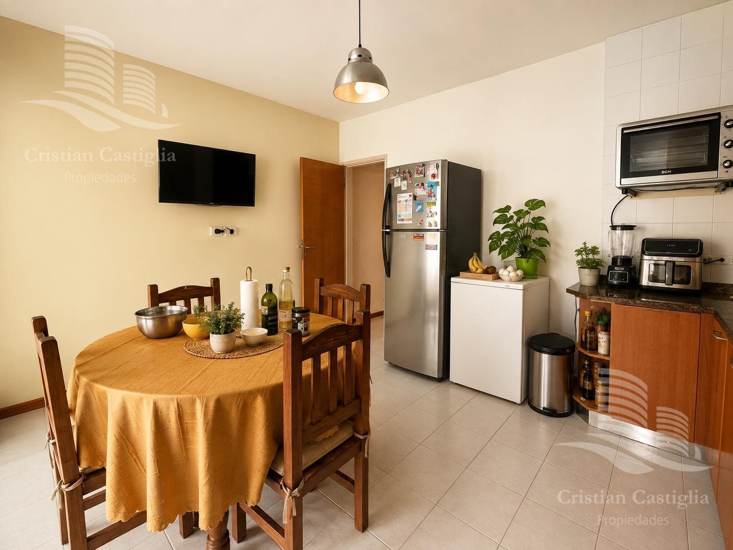 4-Room Duplex-Style House with Garden and Grill in Villa Adelina
