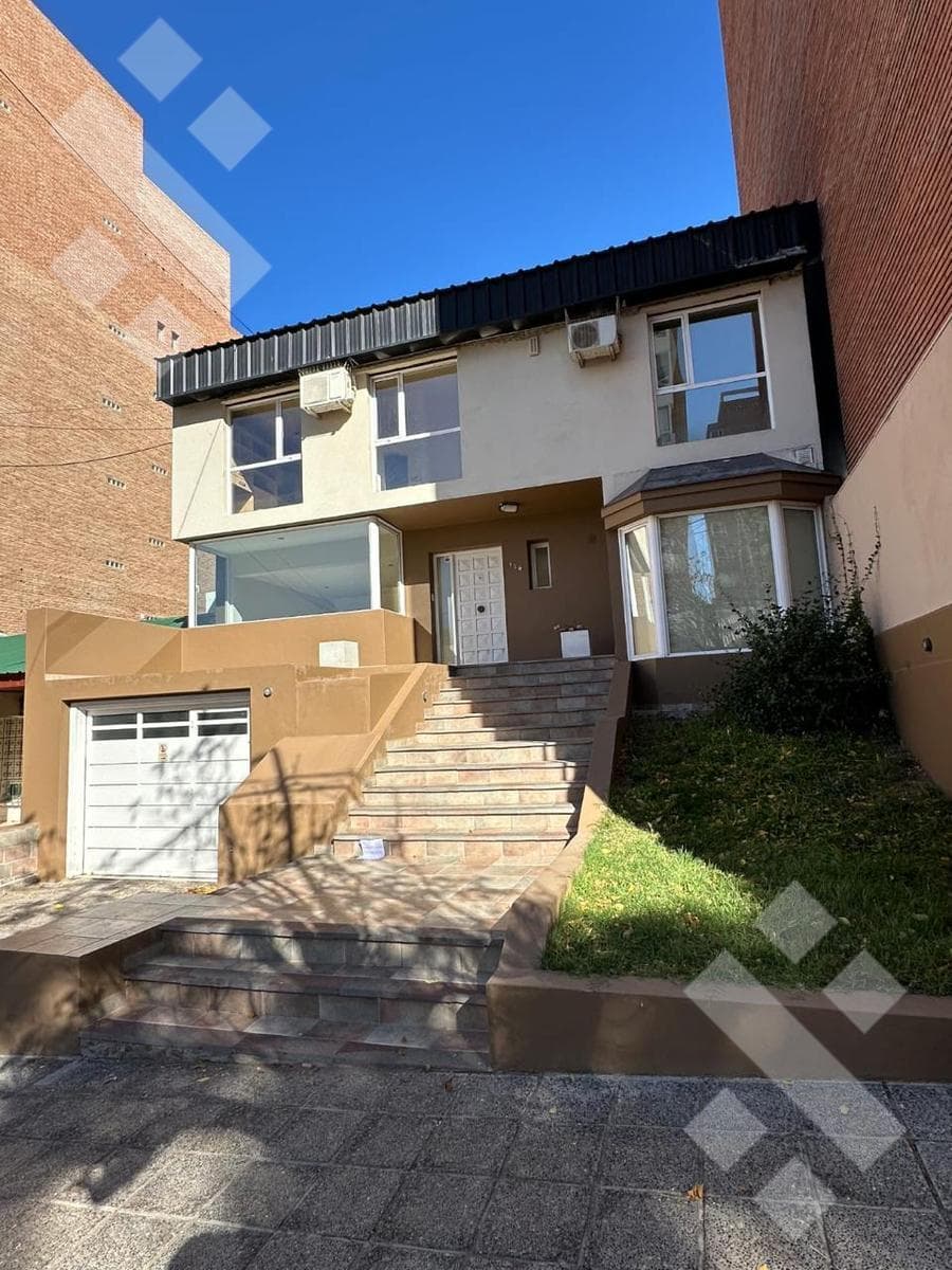 FOR SALE - 3-BEDROOM HOUSE - SUITABLE FOR DEVELOPMENT - NEUQUEN - DOWNTOWN