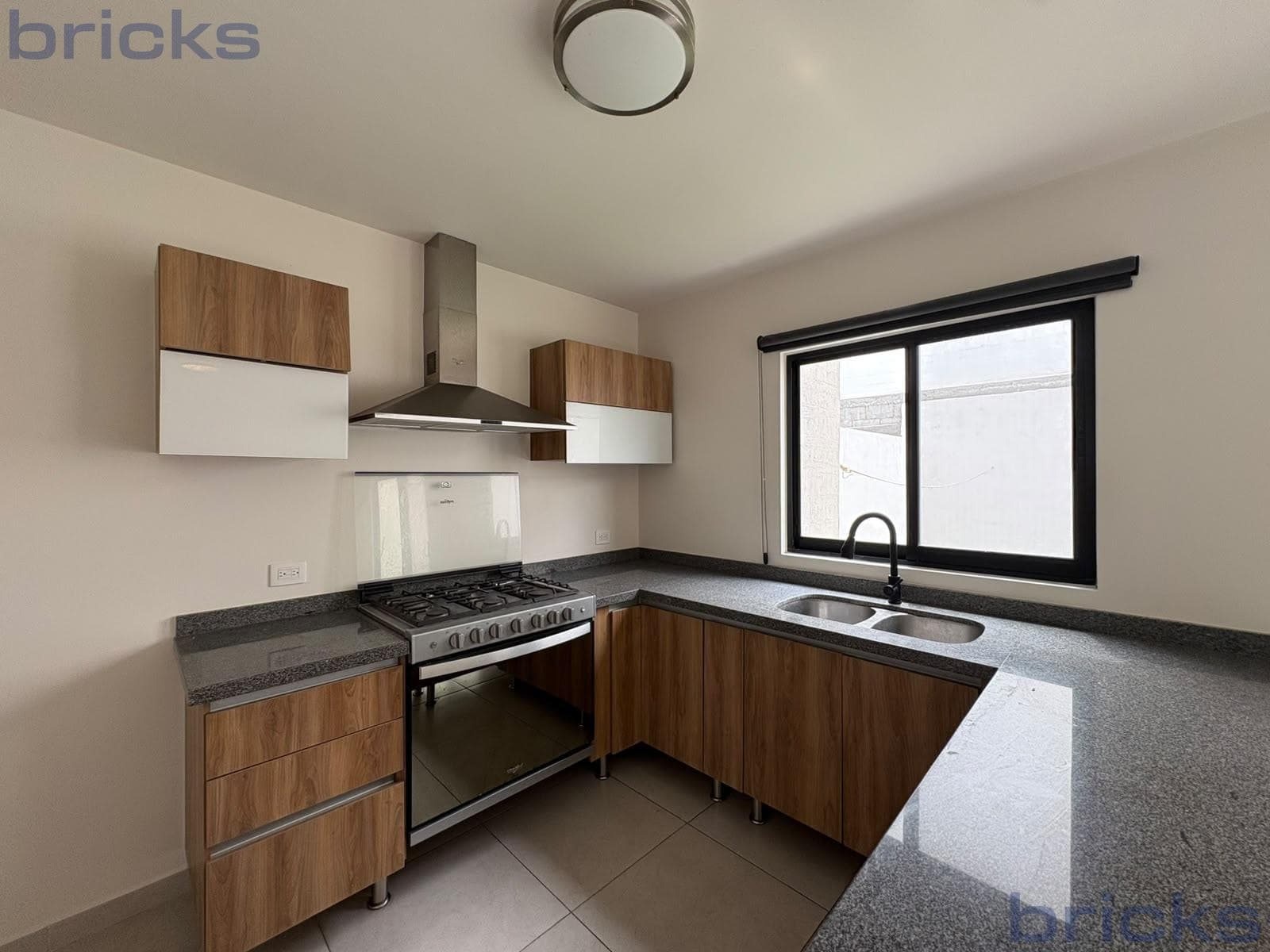 House for Rent in El Mirador | Large Yard, 3 Bedrooms, and Amenities