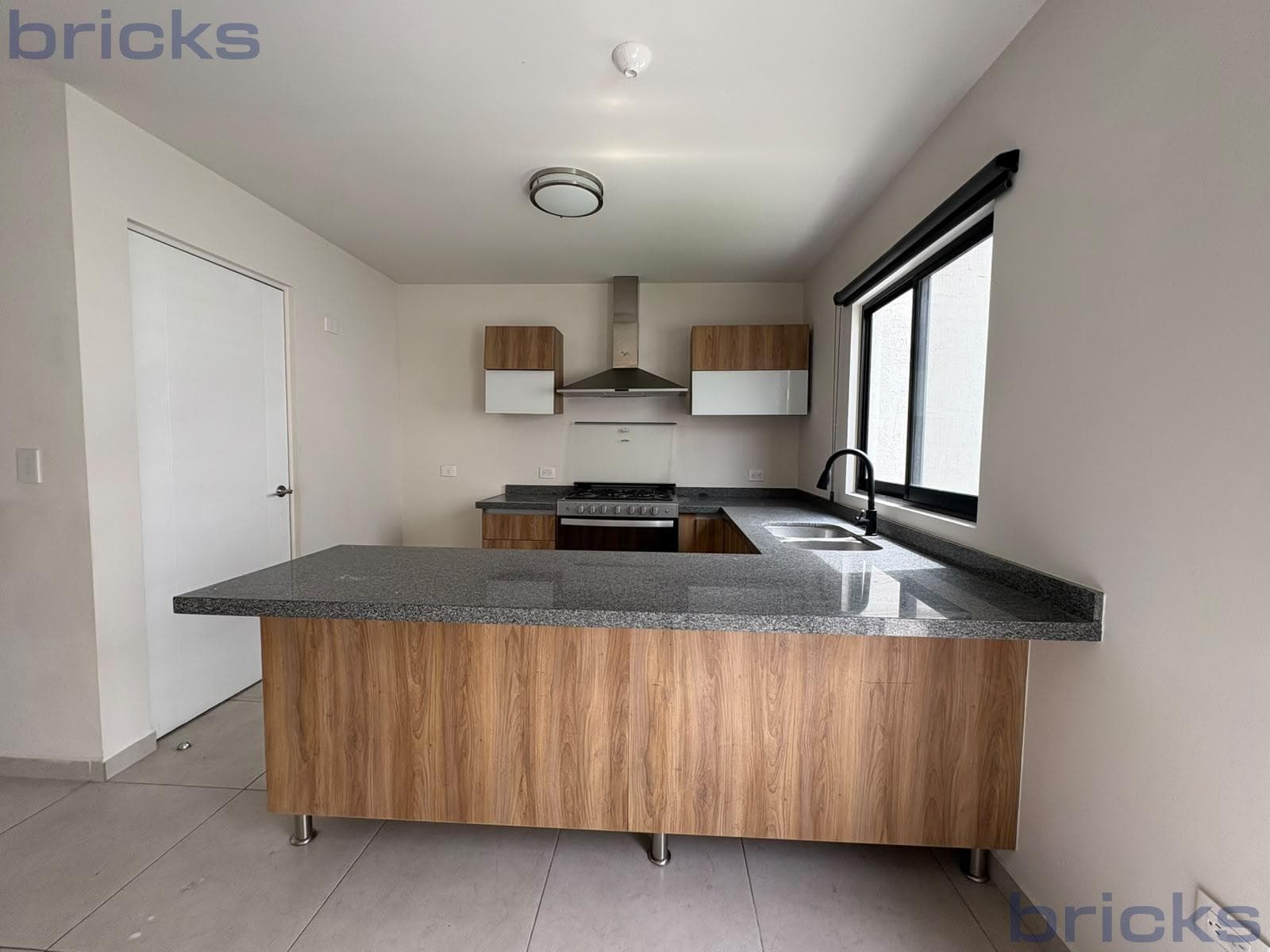 House for Rent in El Mirador | Large Yard, 3 Bedrooms, and Amenities