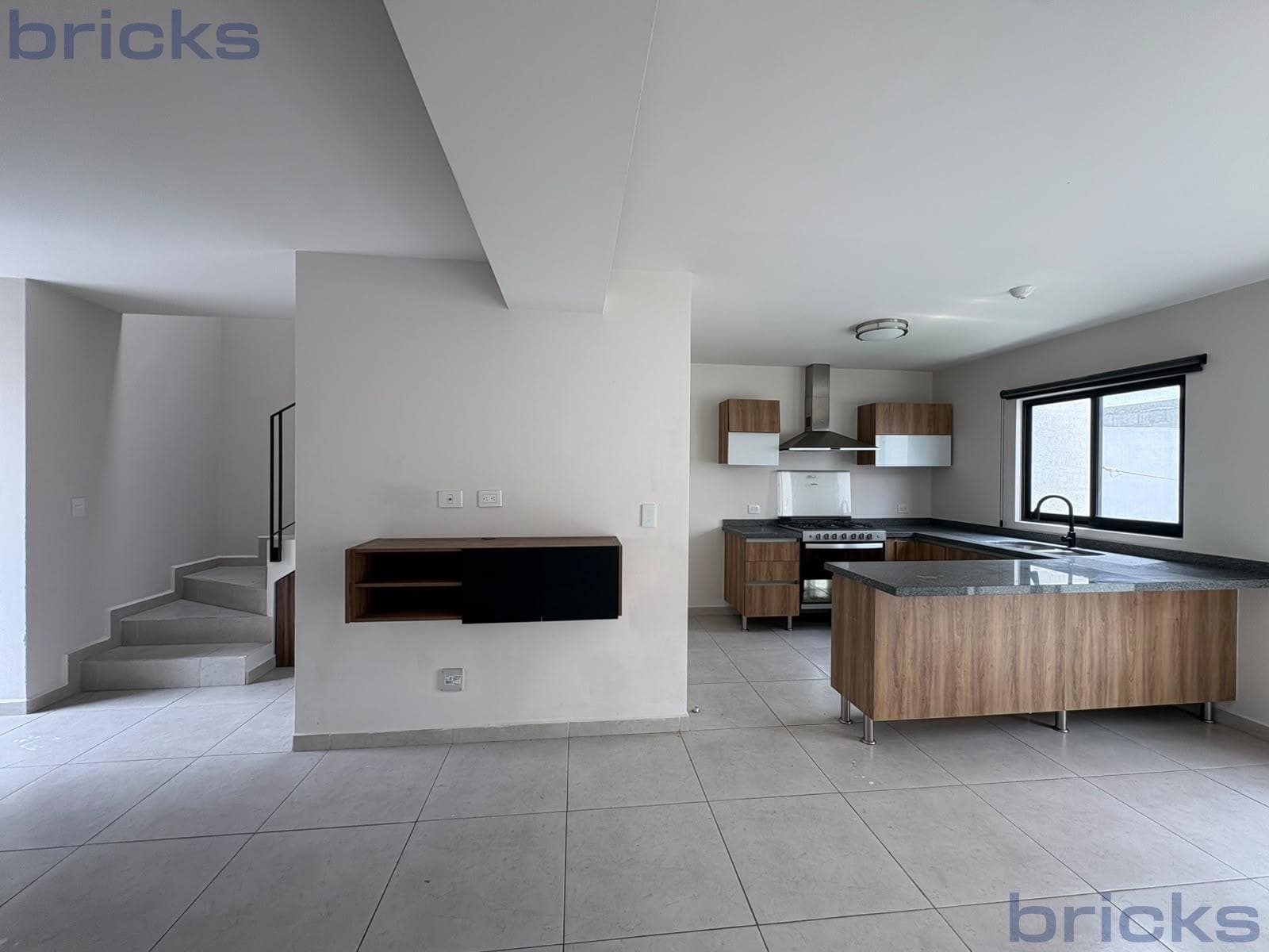 House for Rent in El Mirador | Large Yard, 3 Bedrooms, and Amenities