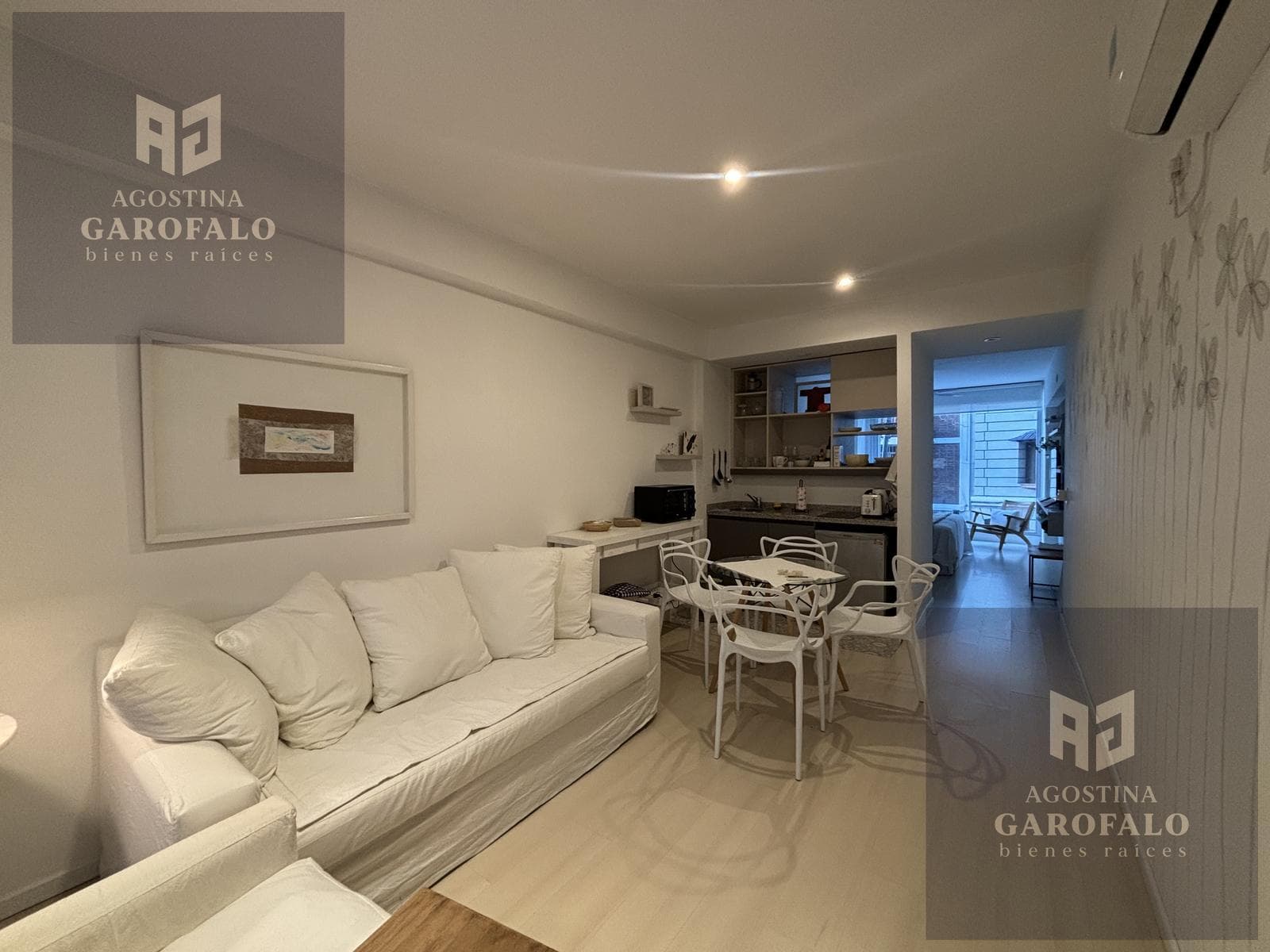 Spacious studio apartment for sale with garage, pool, security, and laundry facilities in Recoleta