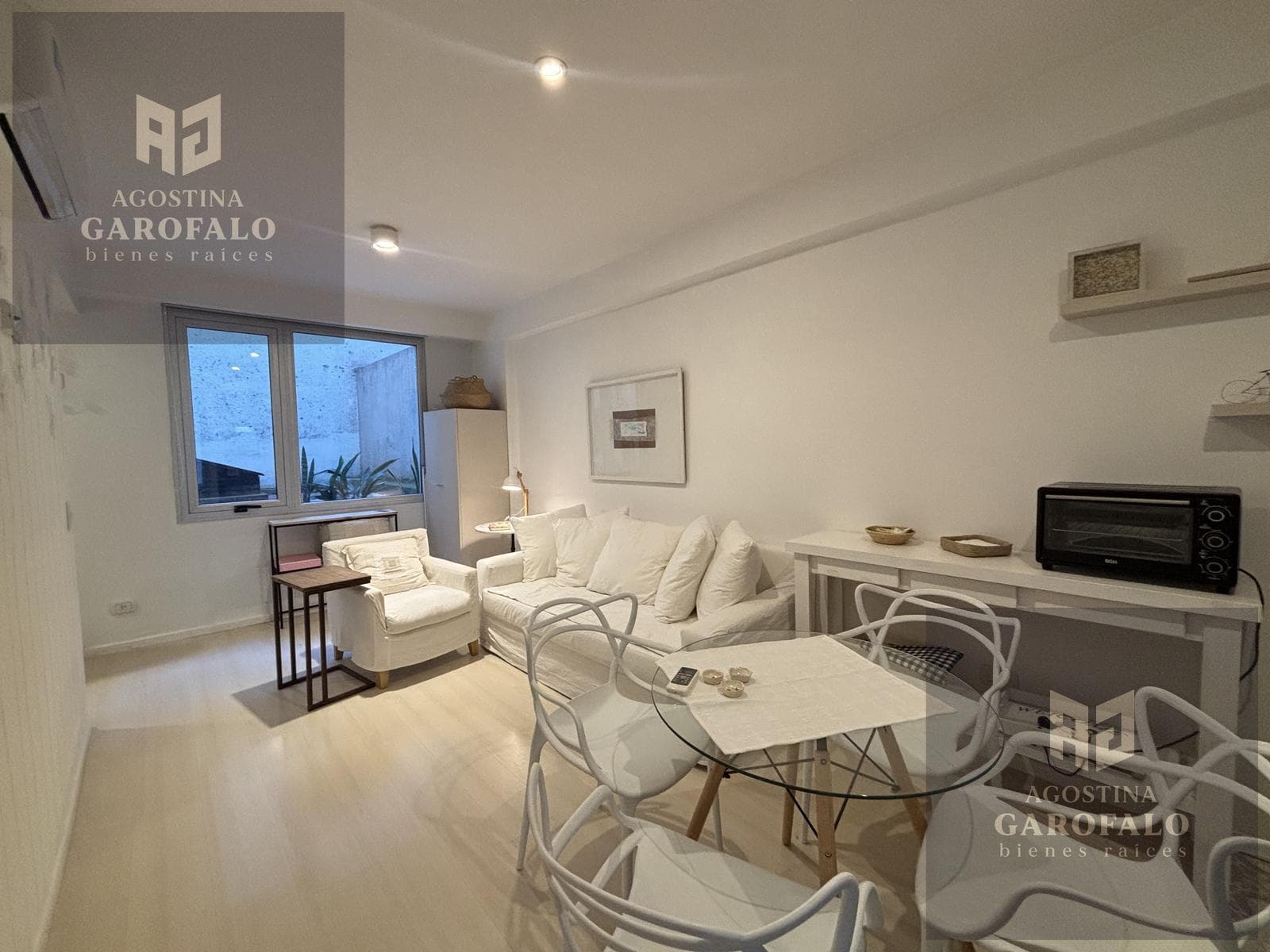 Spacious studio apartment for sale with garage, pool, security, and laundry facilities in Recoleta