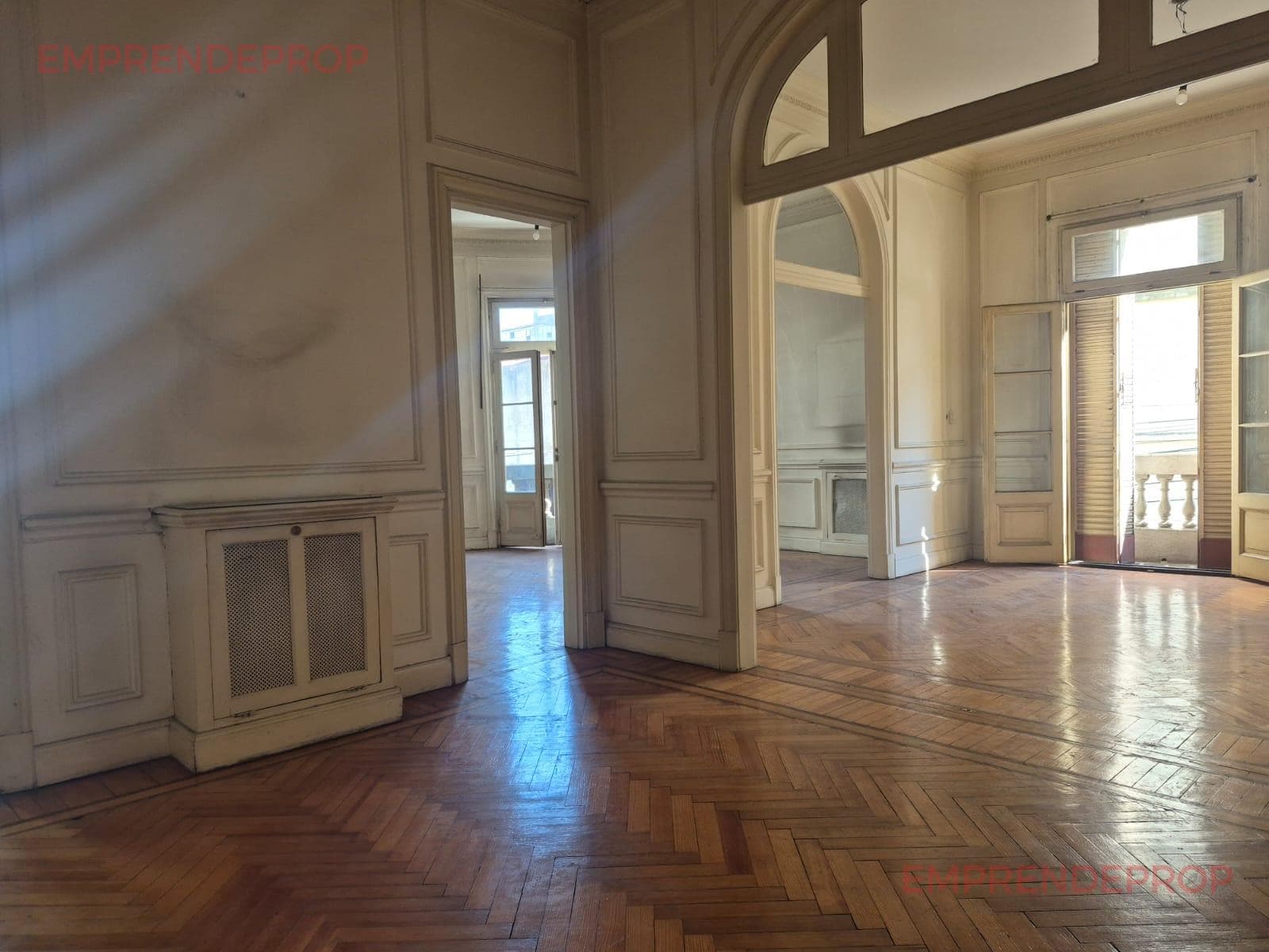 Front-facing apartment