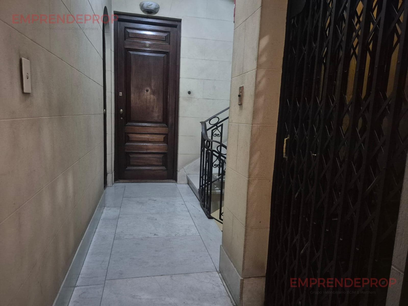 Front-facing apartment