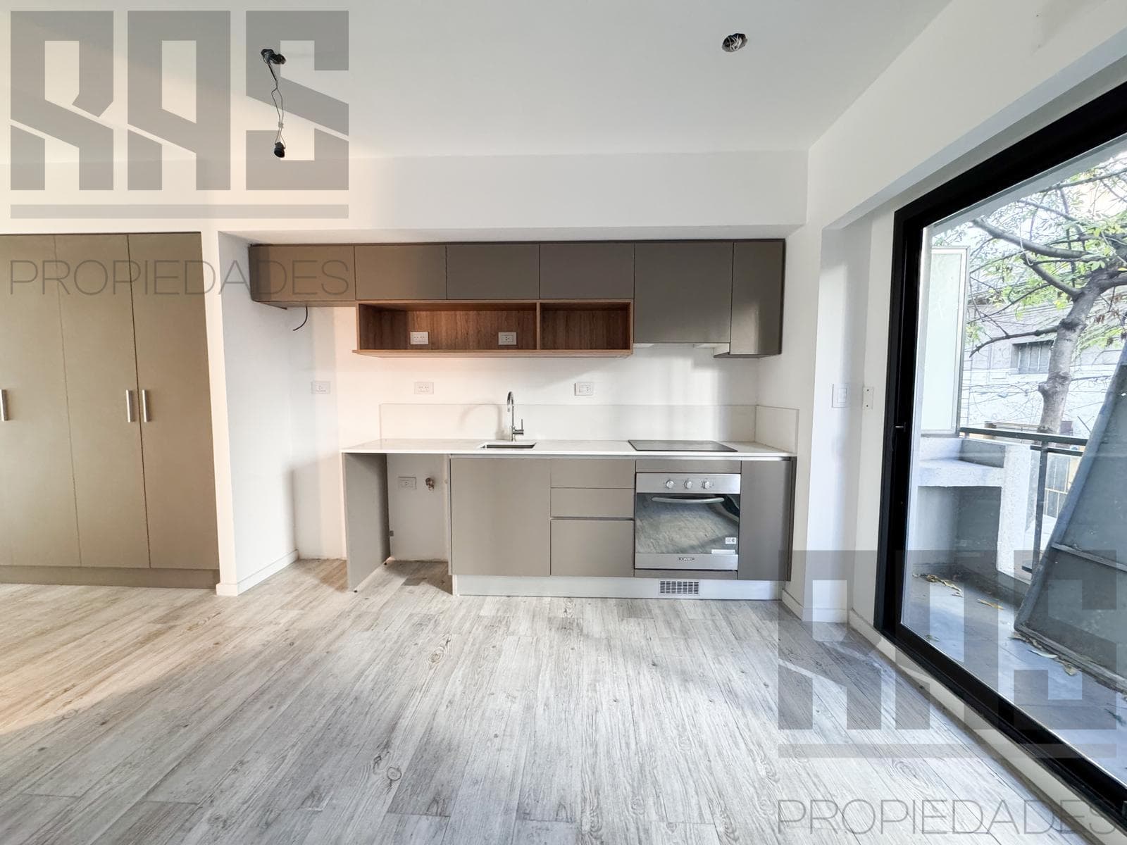 Brand-new 1-room apartment