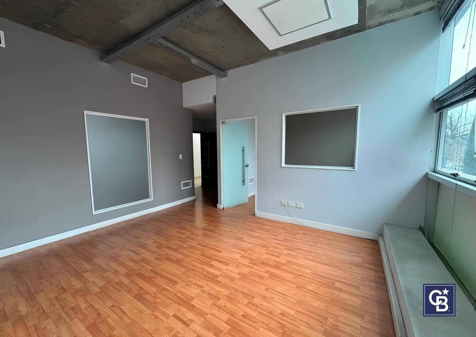 46 m² Office/Clinic on Paseo Champagnat, Pilar | 2 Offices, Reception Area