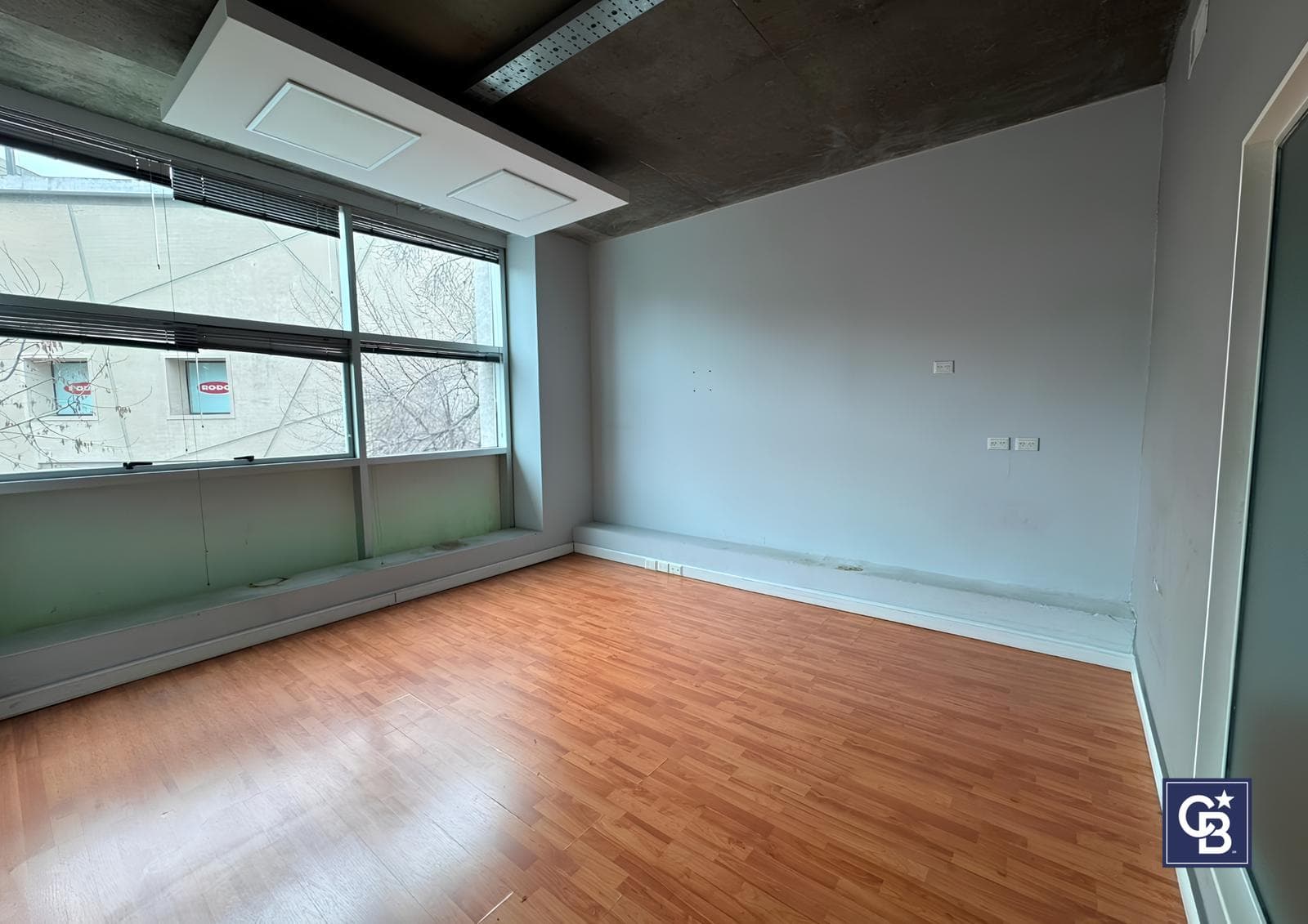 46 m² Office/Clinic on Paseo Champagnat, Pilar | 2 Offices, Reception Area
