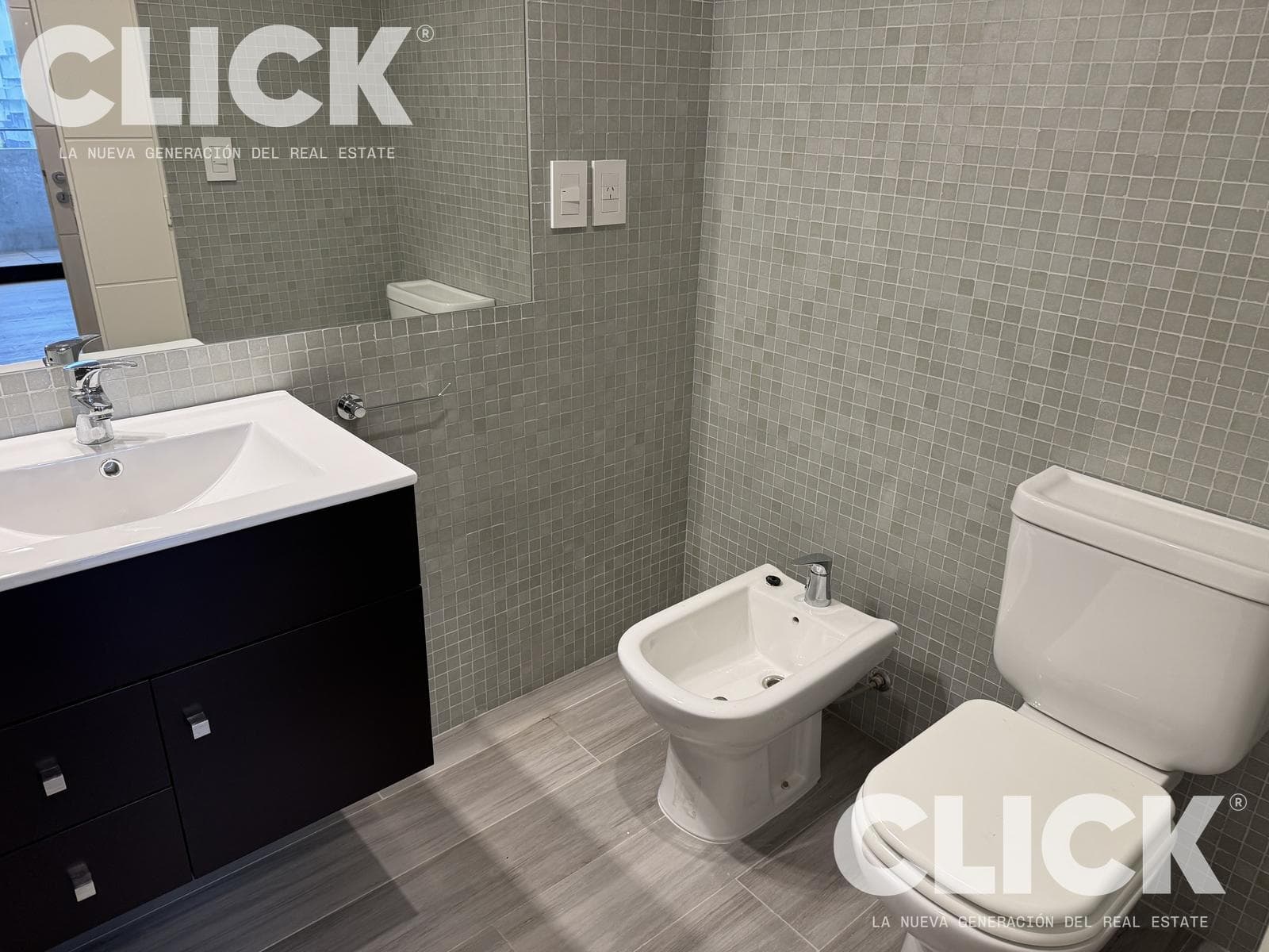 Apartment for rent, 2 bedrooms, with a garage and storage room.