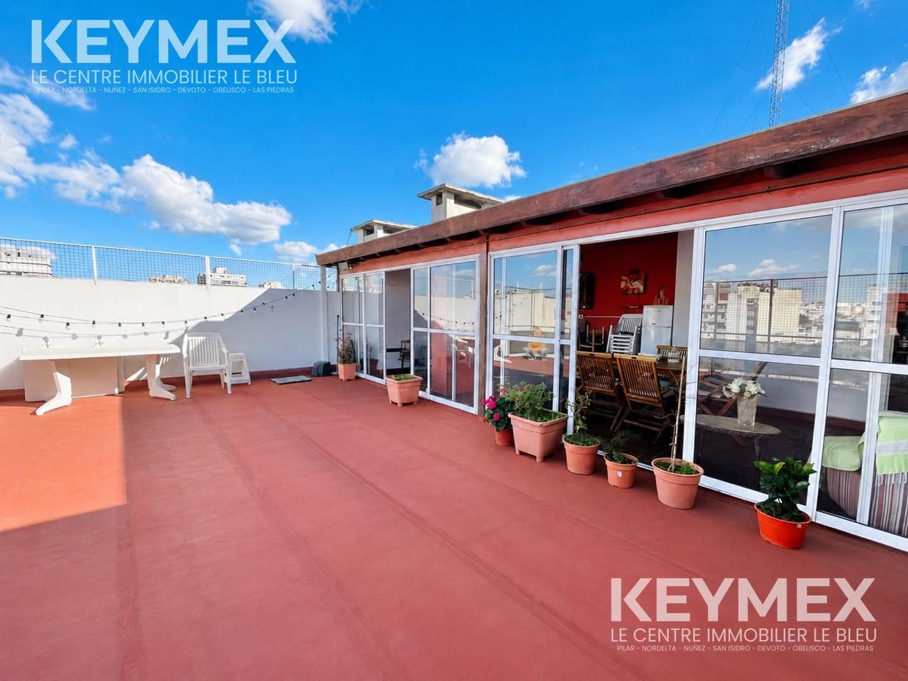 4-room apartment for sale in Almagro with a huge terrace and barbecue area on a high floor