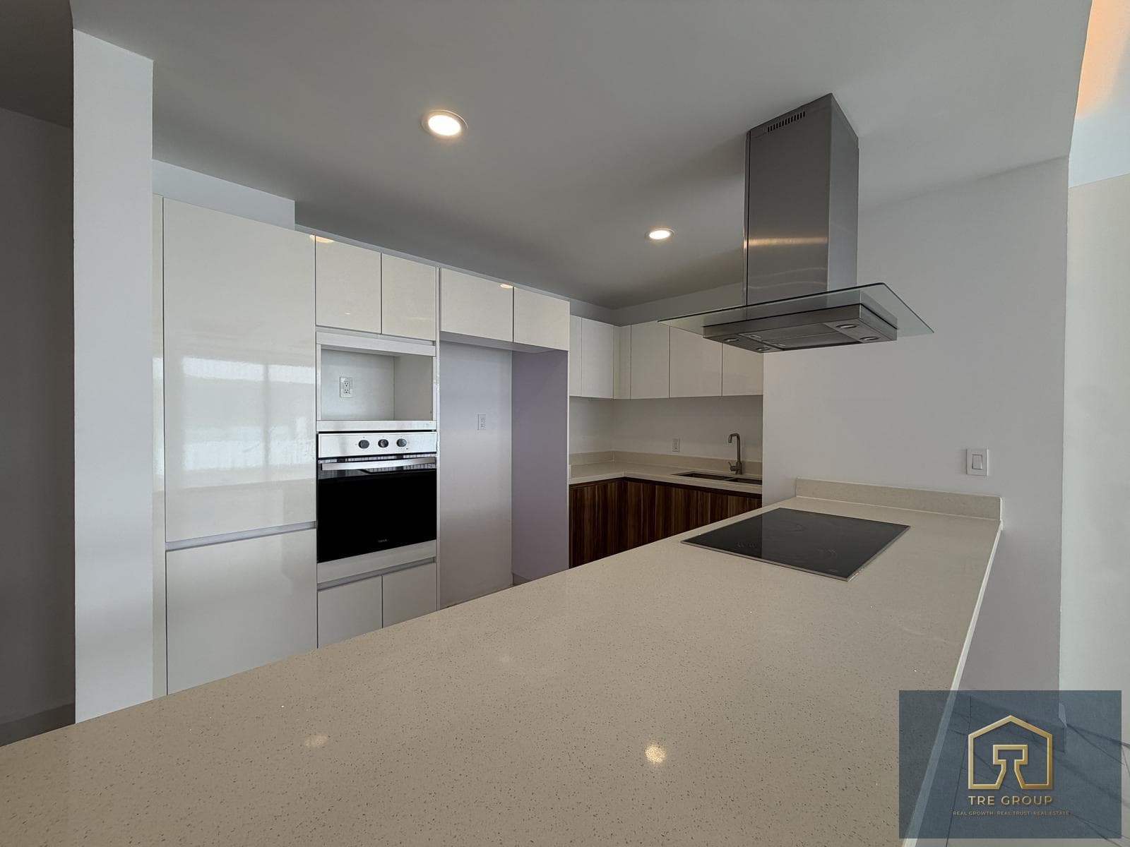 ICONO TOWERS APARTMENT FOR SALE, UNFURNISHED