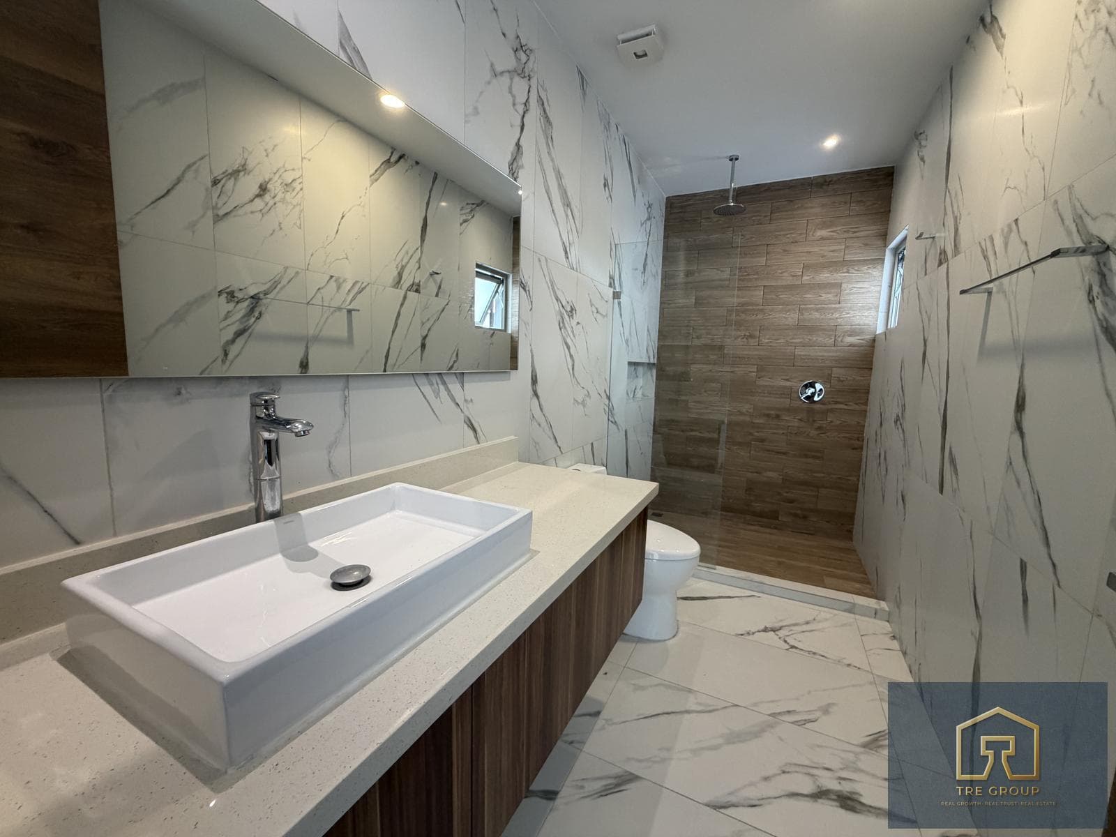 ICONO TOWERS APARTMENT FOR SALE, UNFURNISHED