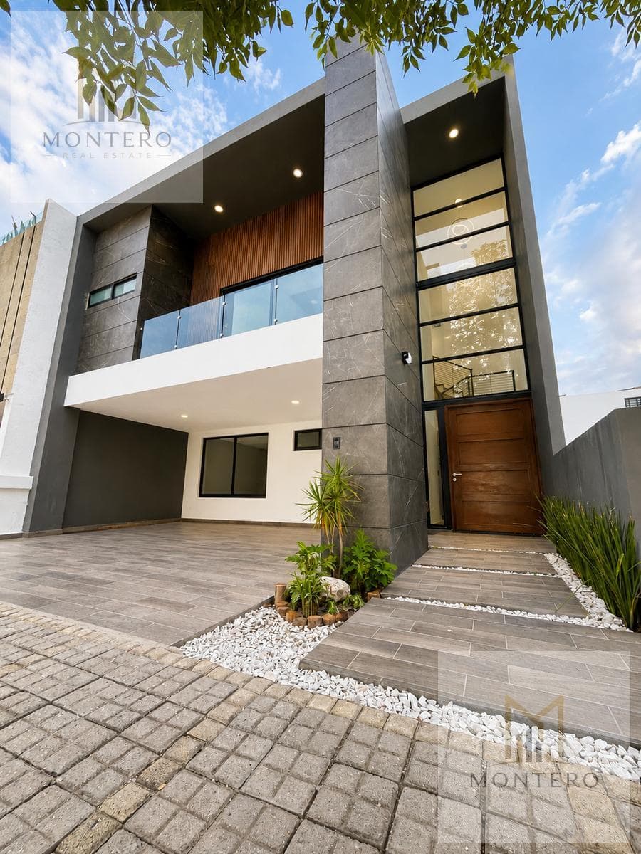 House - Lomas de Angelópolis Subdivision