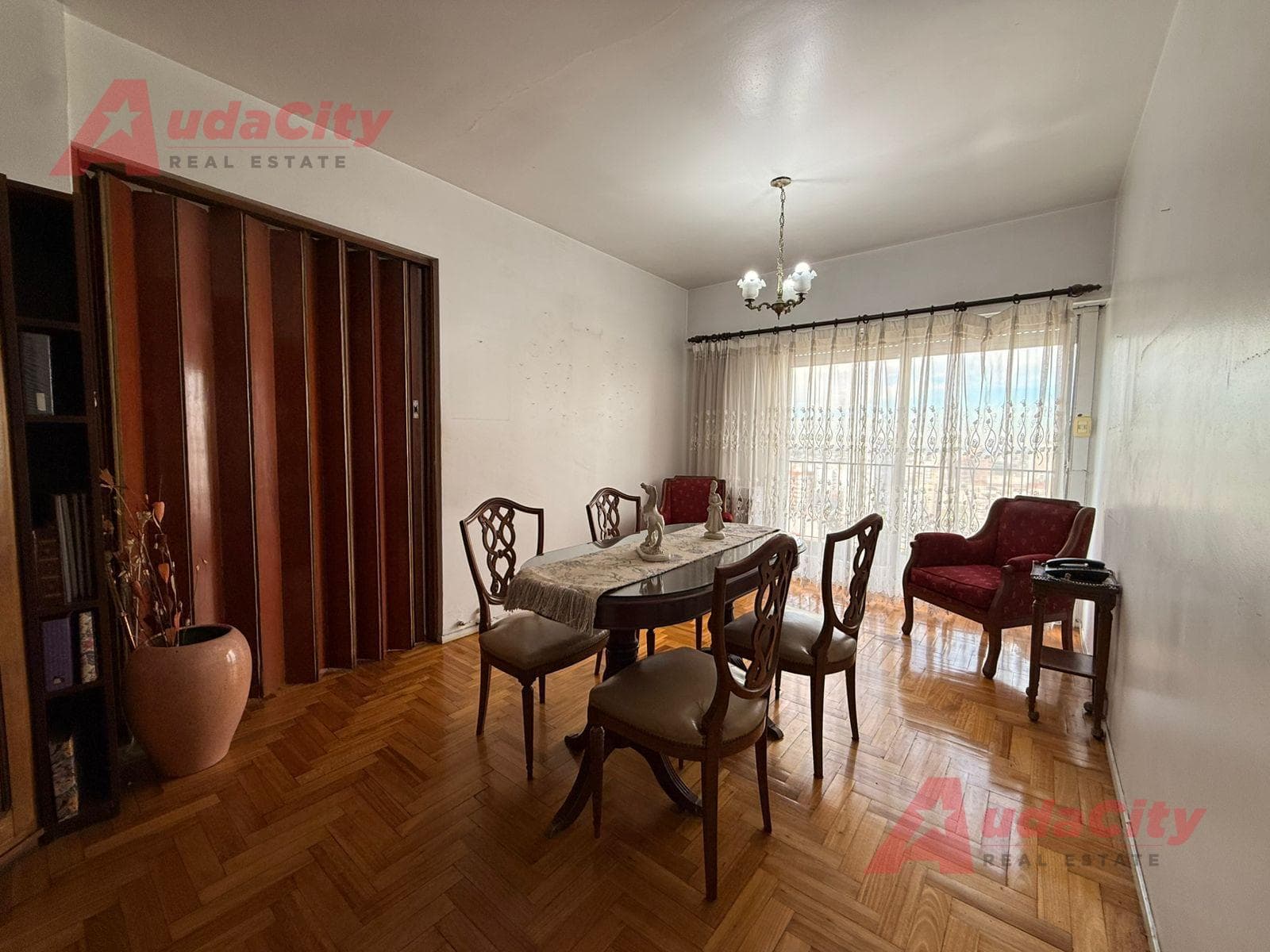 2-ROOM APARTMENT FOR SALE IN RAMOS MEJIA CENTRO, ON THE MAIN STREET, ONE BLOCK FROM THE TRAIN STATION
