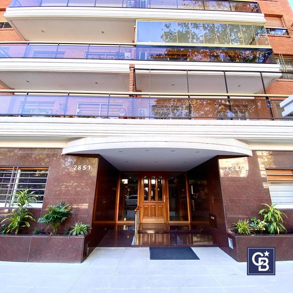 FOR RENT: 4-room apartment with garage, Villa del Parque.