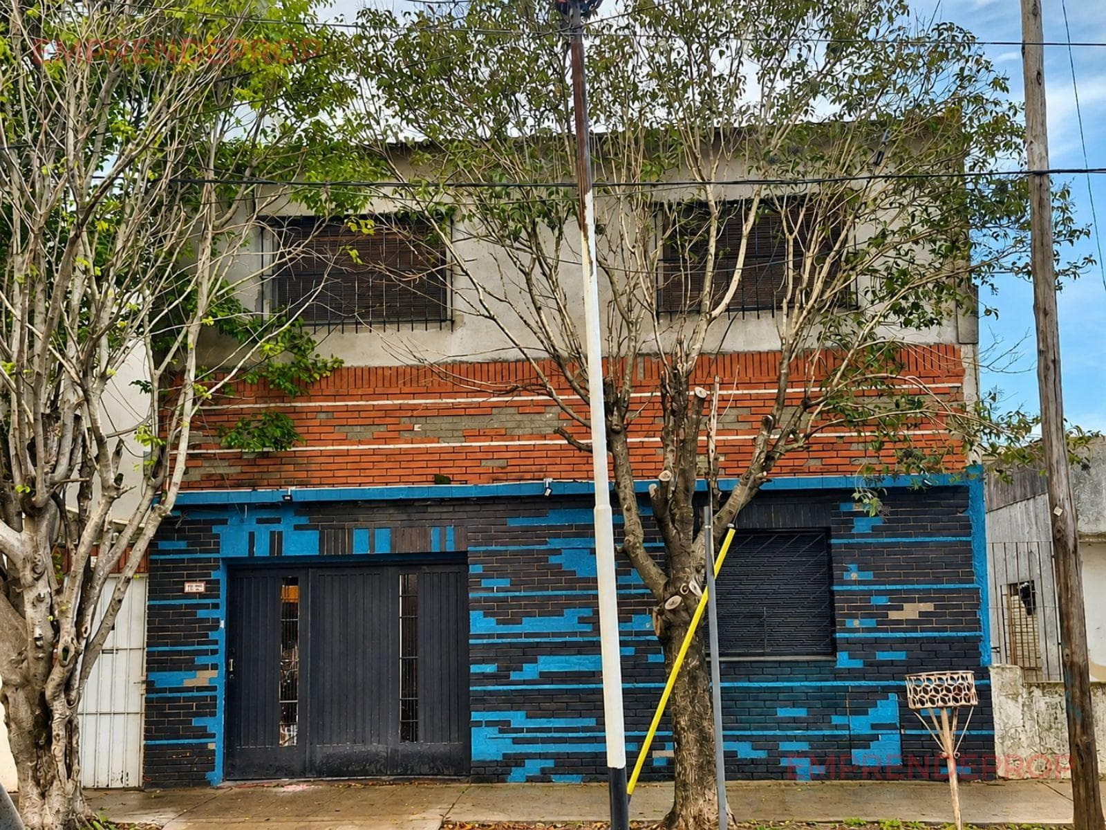4-room townhouse for sale with a patio and terrace in need of renovation in Wilde