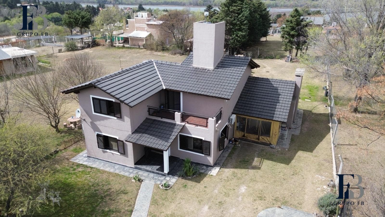 Casa en Mirador del Lago con Gran Vista - Pileta