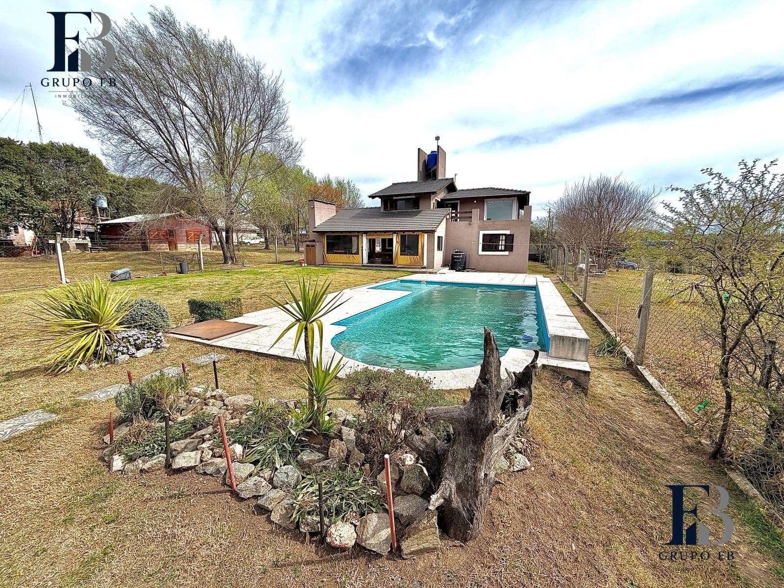 Casa en Mirador del Lago con Gran Vista - Pileta