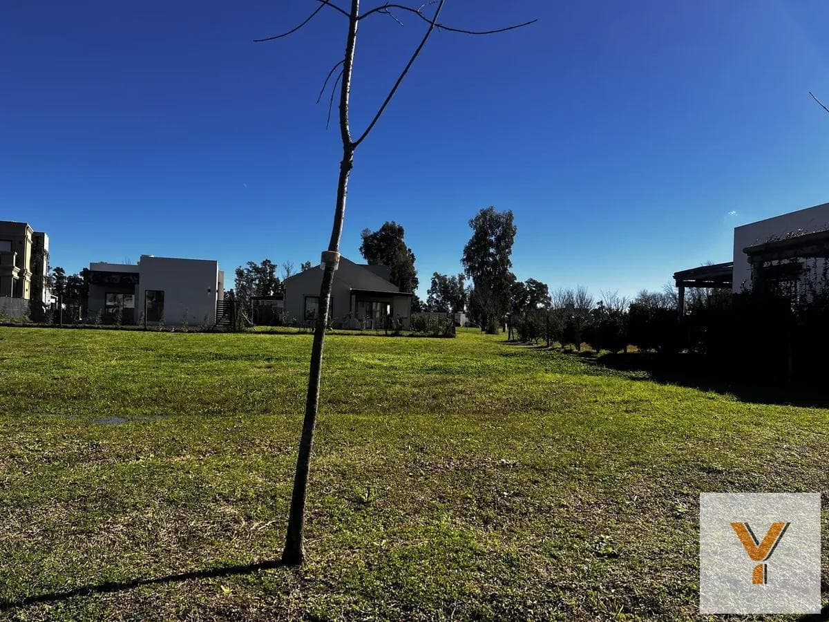 Land for Sale - - 477 meters - Pilar