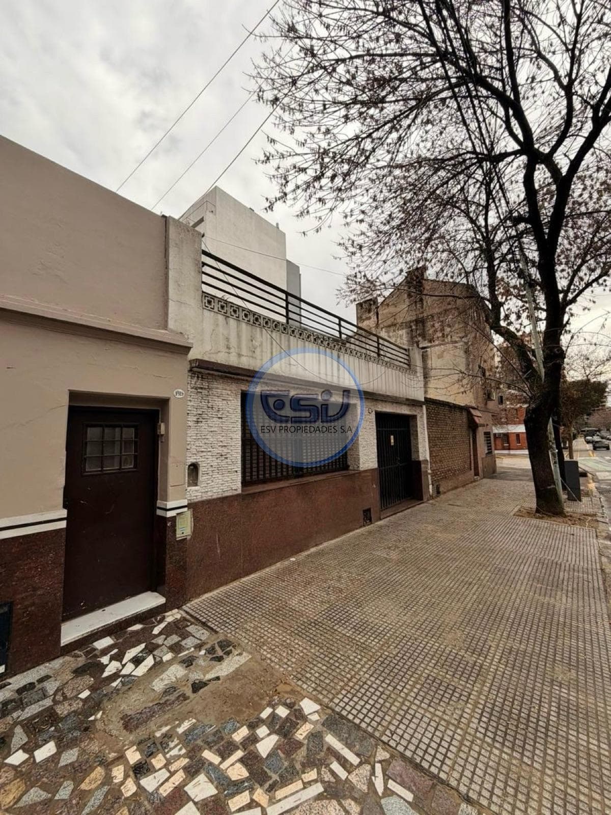 For Sale: 1,160 m² of buildable land in Flores, Buenos Aires