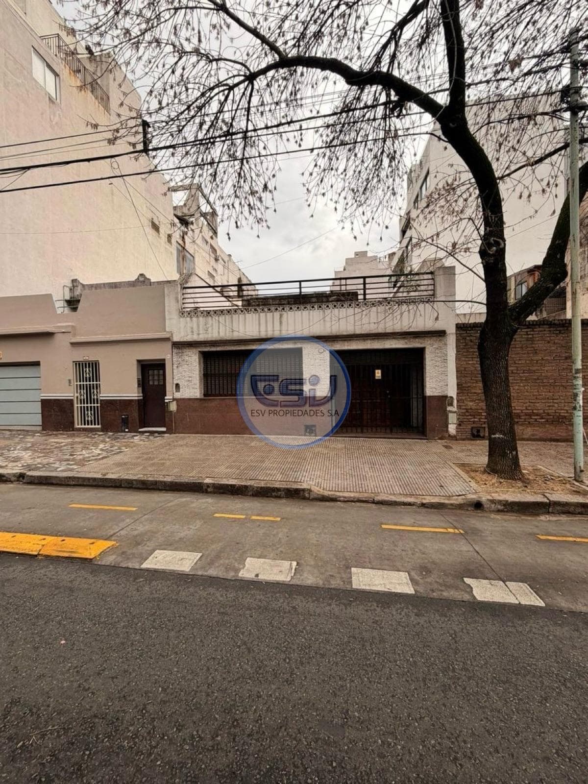 For Sale: 1,160 m² of buildable land in Flores, Buenos Aires