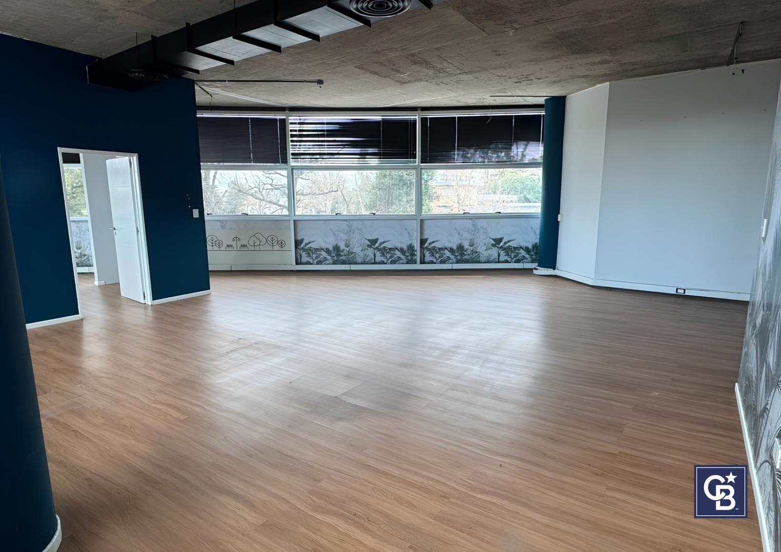 106 m² Corporate Office on Paseo Champagnat, Pilar | 2 Meeting Rooms Office Reception Area
