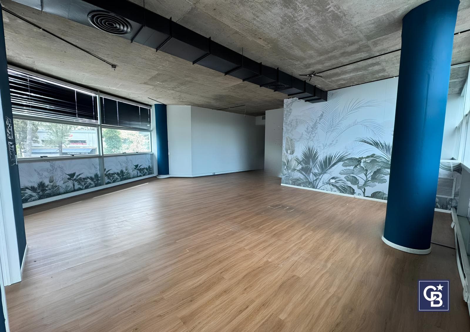 106 m² Corporate Office on Paseo Champagnat, Pilar | 2 Meeting Rooms Office Reception Area