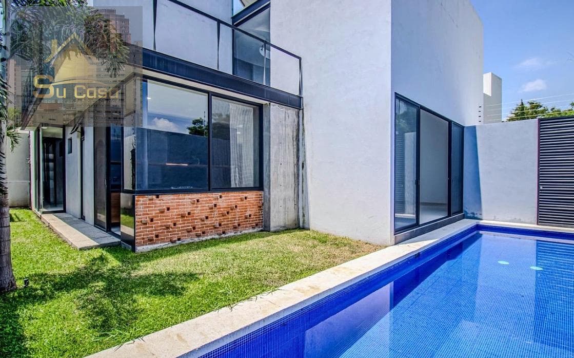 CASA CON ROOF GARDEN, ALBERCA Y JARDÍN PROPIO.