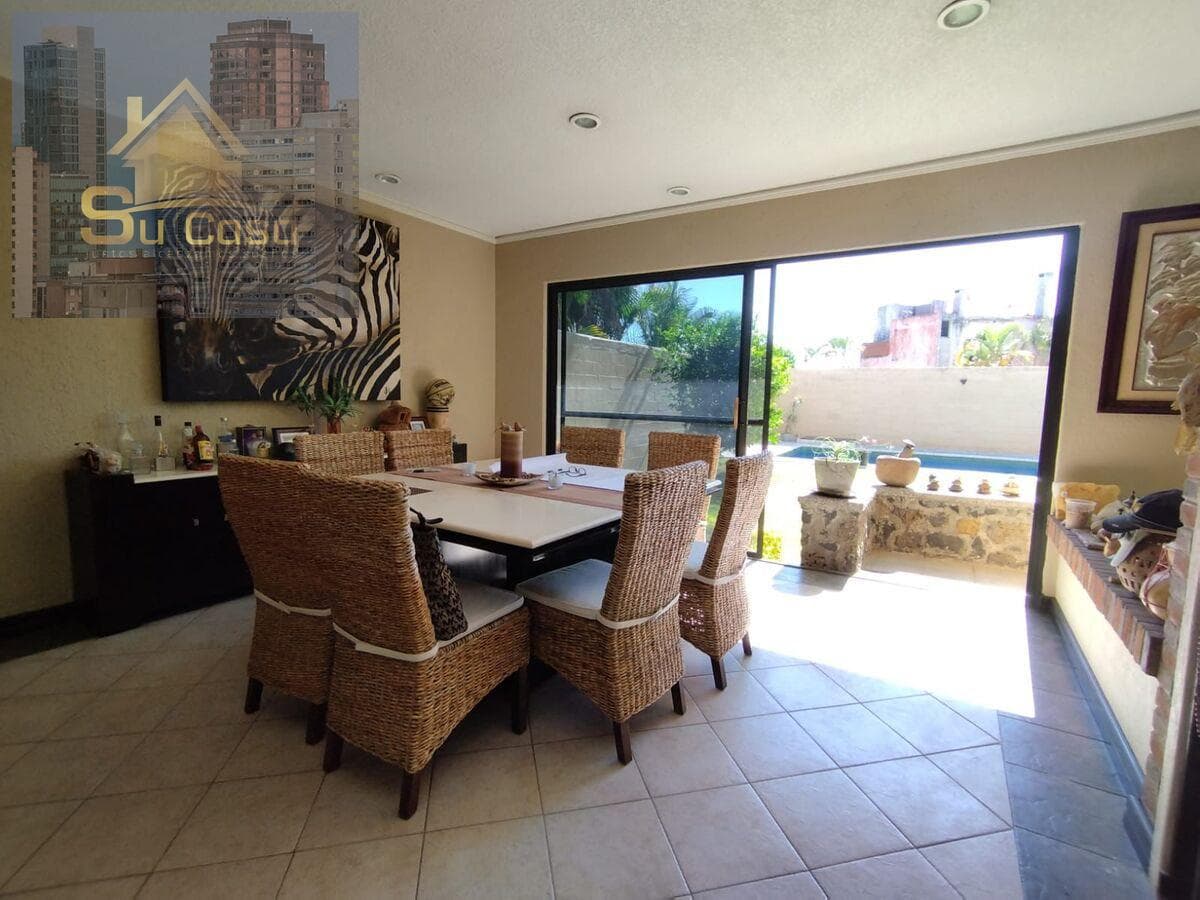 House for sale in a neighborhood in Cuernavaca.