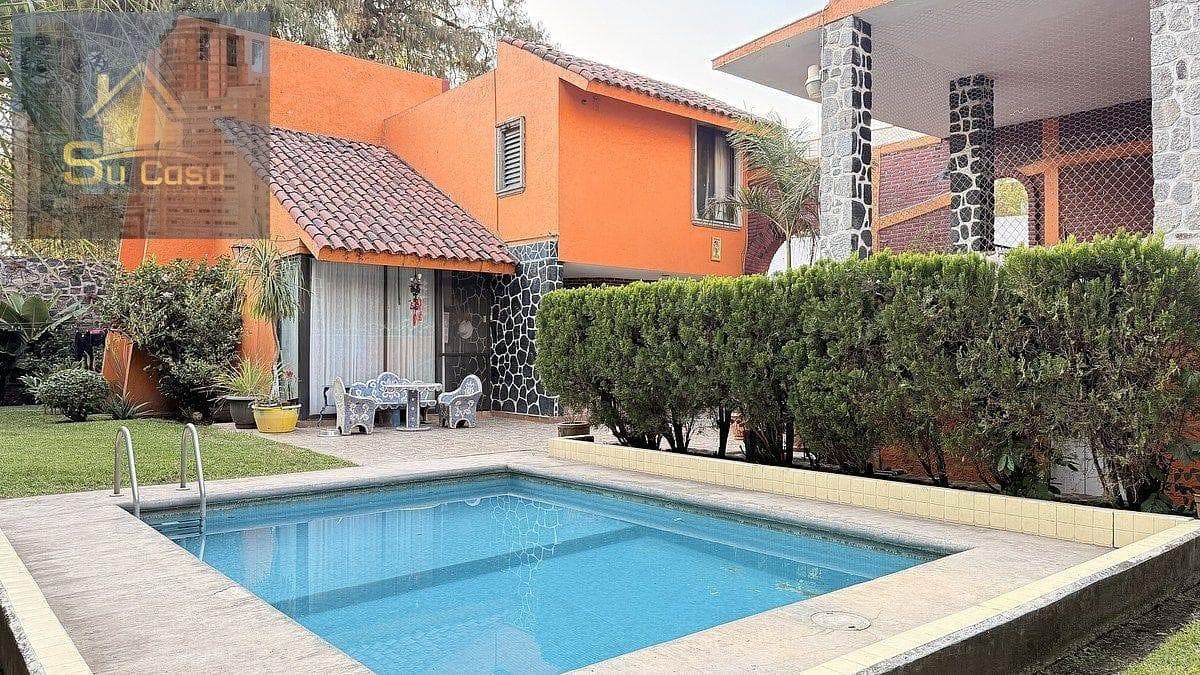 For sale or rent: a very spacious house in Temixco.