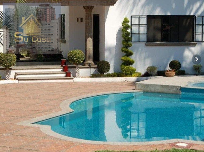 Casa con alberca en PALMIRA.