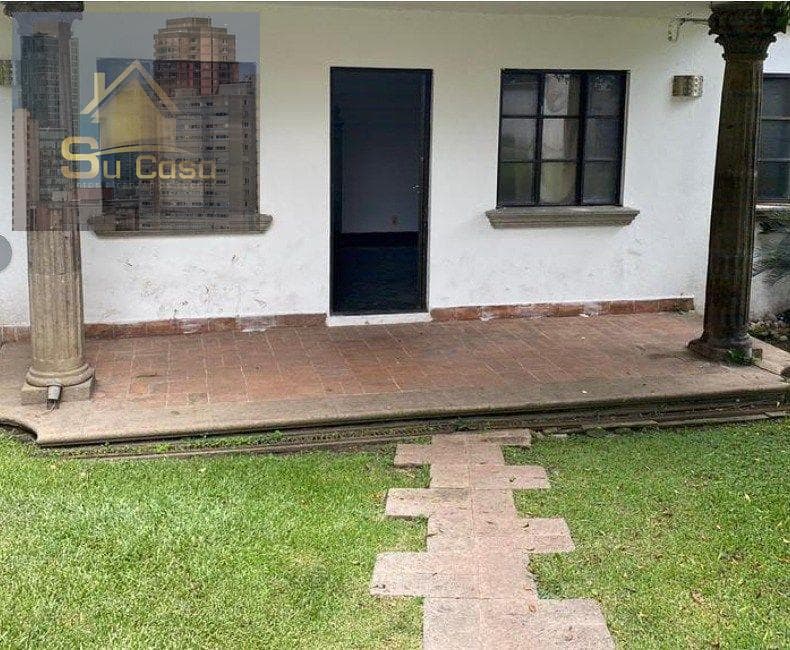 Casa con alberca en PALMIRA.